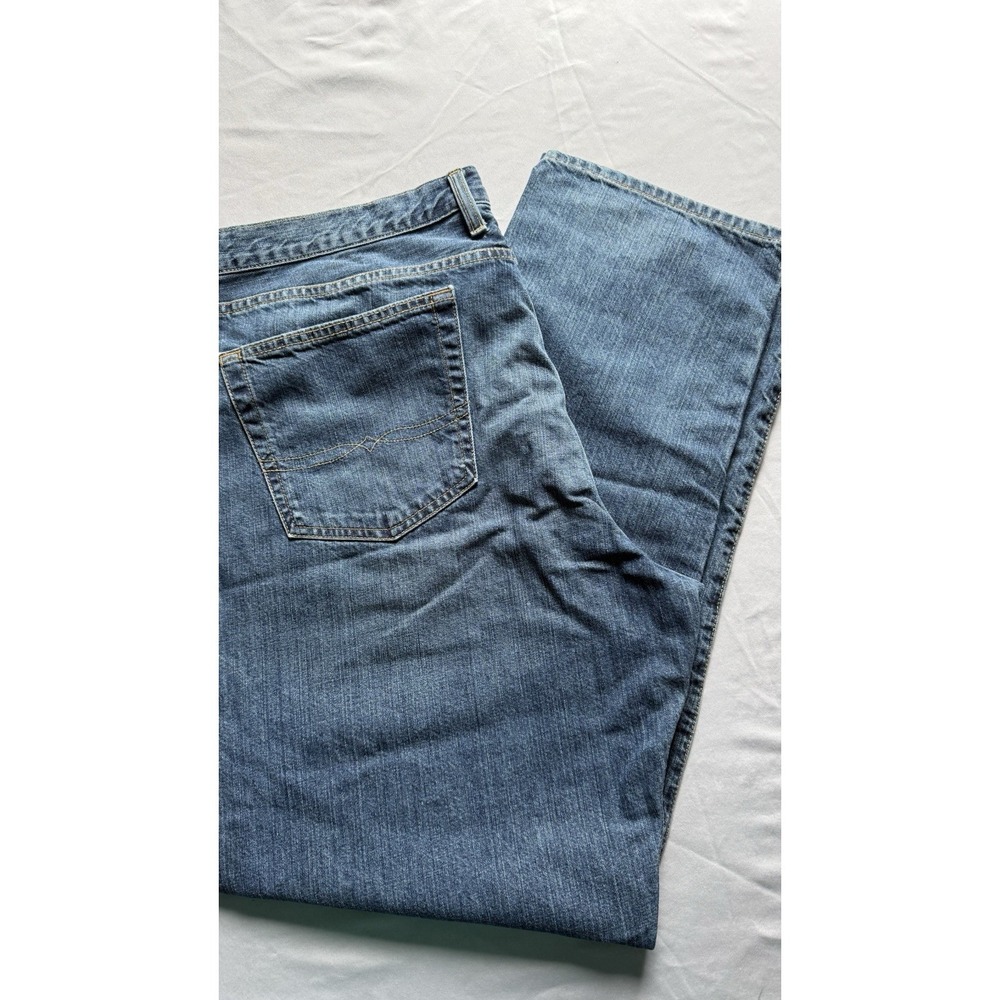 Men's GUC Lucky Brand Jeans Size 42 x 32 Classic Fit Medium Wash Denim - Picture 2 of 7